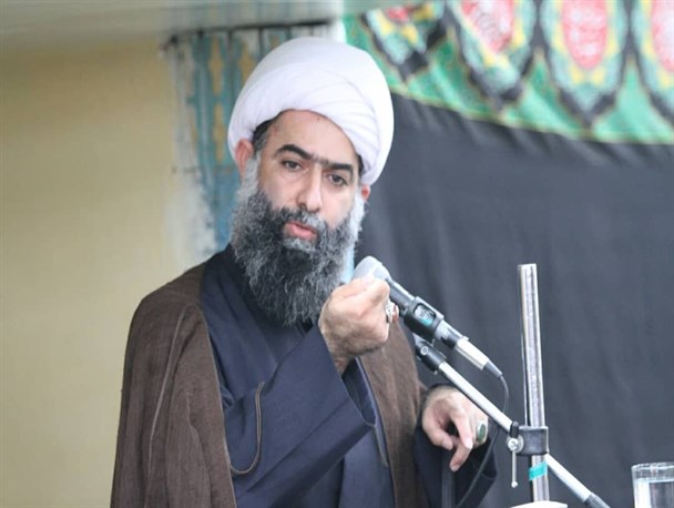 رئیس جمهور وظیفه‌اش کار کردن است نه تحریف تاریخ