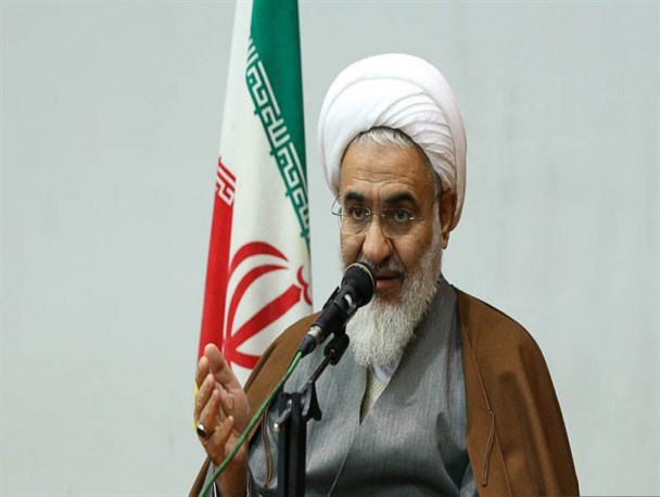 انحراف خواص جامعه، زمینه‌ساز اختلافات در توده مردم می‌شود