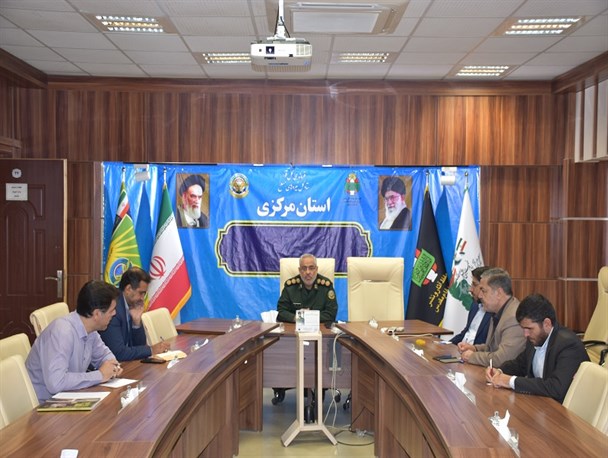 رونمایی از کتاب چشم و چراغ ویژه والدین شهدای استان مرکزی