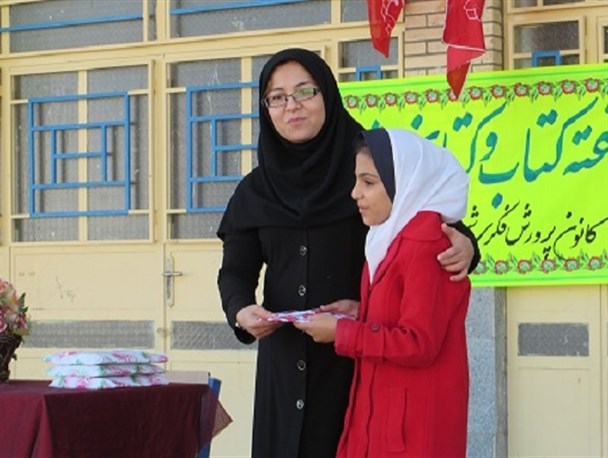 تقدیر از اعضای برتر کتابخوان کانون پرورش فکری کودکان و نوجوانان شهرستان میرجاوه