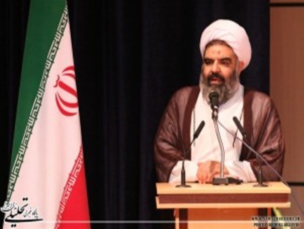 باید فرهنگ مطالعه کتاب را در جامعه ترویج و نهادینه کرد