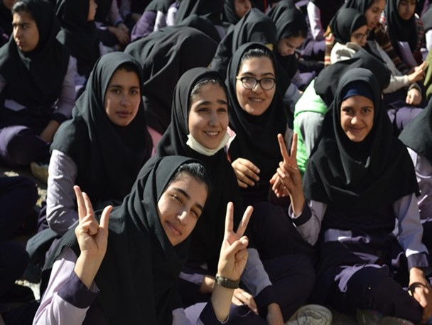 مانور مبارزه با مواد مخدر در مدرسه دخترانه شاهد یاسوج+تصاویر