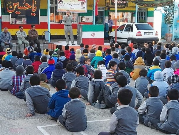 آموزش بیش از 1300 دانش آموزدر طرح ساعتی با محیط بانان در مدارس