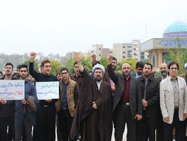 گزارش تصویری/ تجمع اعتراض آمیز دانشجویان گلستان به هتاکی های صورت گرت در دانشگاه گرگان