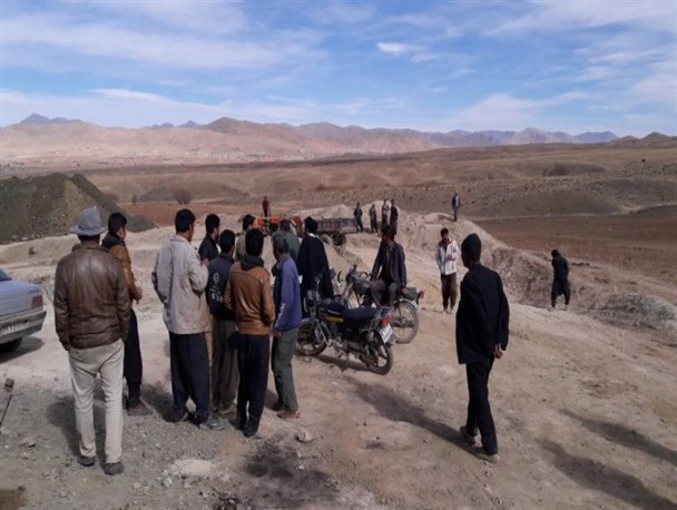 تجمع اعتراضی در محل معدن سنگ آهن روستای سفتجان+ تصاویر