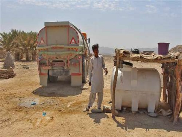 آب رسانی به ۴۰۶ روستای بندر اقیانوسی ایران با تانکر/ بیش از ۱۶۸ هزار نفر، نیازمند آب آشامیدنی