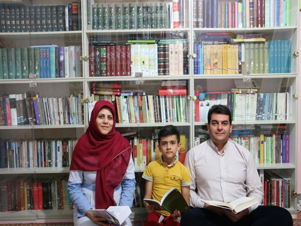 در ایام نوروز، کتاب به بچه ها عیدی می دهم
