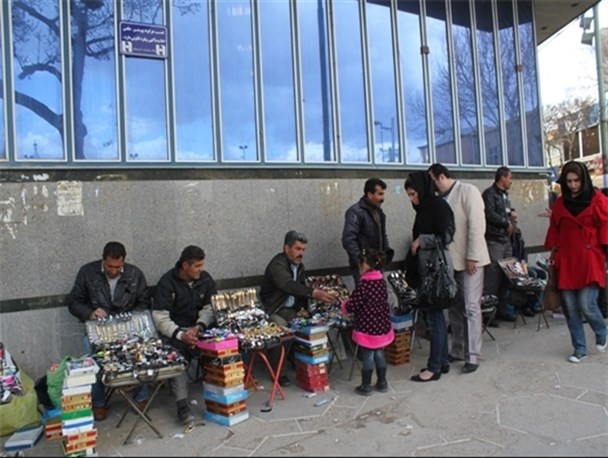 حراج زیبایی شهر سنندج در بساط دستفروشان