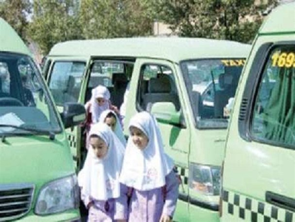 وقتی که زنگ مدرسه غول ترافیک را به وجد می آورد / صف طولانی خودروها در خیابانهای زاهدان