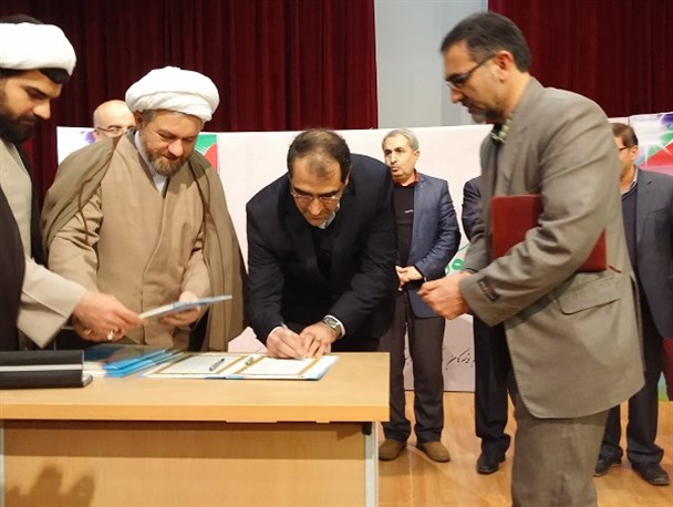 امضاء تفاهم نامه همکاری بین حوزه های علمیه و دانشگاه های تویسرکان با حضور وزیر بهداشت