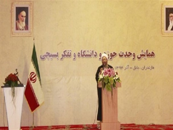 روحانیون و دانشگاهیان باید مسئله نفوذ دشمن را جدی بگیرند