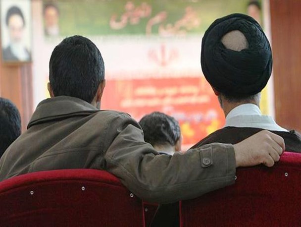 وحدت حوزه و دانشگاه راهی برای منسجم کردن انقلاب اسلامی/ لزوم وسیع‌تر شدن دامنه ورود حوزه به دانشگاه