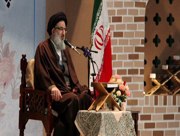 قرآن، بهترین منبع برای شناخت پیامبر اکرم (ص) است/ محمد (ص) تا قیامت بر انسان ها افضلیت دارد