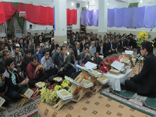 برگزاری محفل انس با قرآن با حضور قاری برتر کشوری در آبپخش + تصاویر