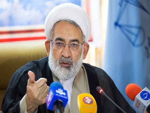 برخی مقامات یا خودشان به نحوی در قاچاق کالا سهم دارند یا فرزندانشان یا کسانی که به آنها وابسته هستند/ چرا رئیس جمهوری در ستاد مبارزه با قاچاق کالا نماینده معرفی نکرده است