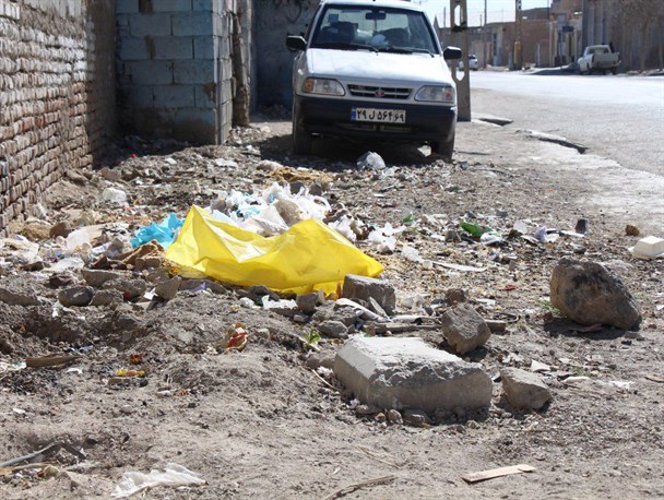 انباشت زباله ها در شهر و به خطر افتادن سلامت شهروندان خاشی+تصاویر