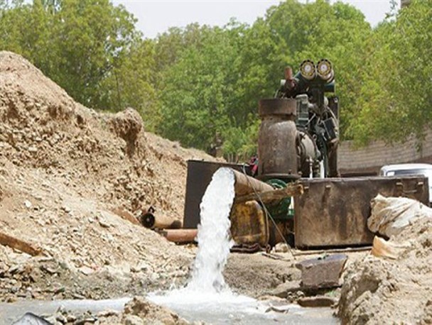 ۱۲ هزار لیتر آب از چاه‌های زراعی آران و بیدگل برداشت می‌شود/برداشت دو برابر حد مجاز است