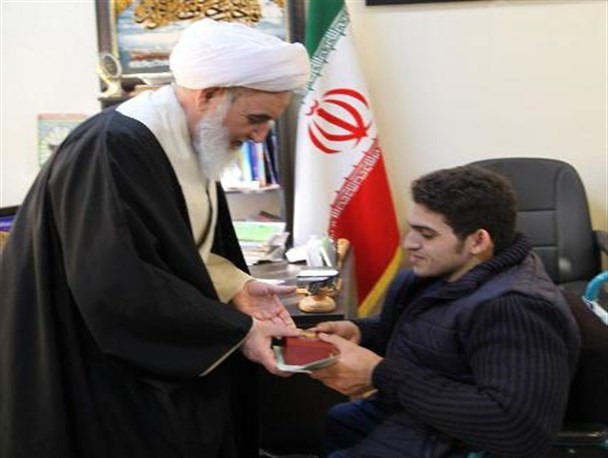 قهرمان بسیجی مسابقات پارآسیایی جوانان مدال طلای خود را تقدیم زلزله زدگان کرد