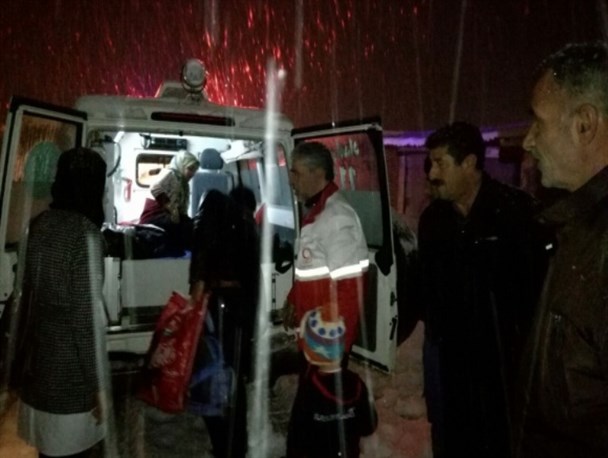 امدادرسانی به مادر باردار توسط امدادگران هلال احمر تکاب