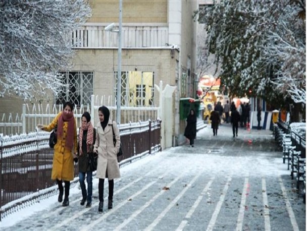بارش برف و باران/ آوج دمای زیرصفر را تجربه کرد