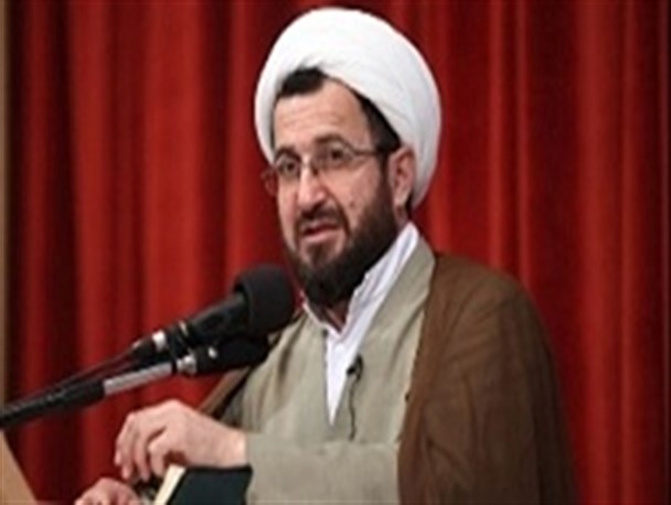 نواب صفوی برای احیای امر به معروف و نهی از منکر به پای چوخه دار رفت