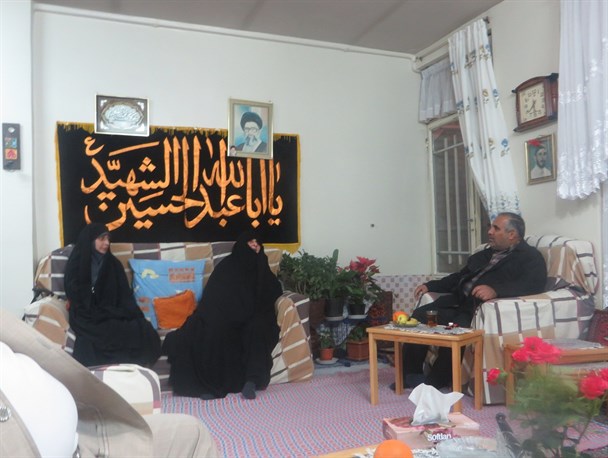 رئیس بنیاد شهید قرچک با خانواده چهار شهید شهرستان قرچک دیدار کرد