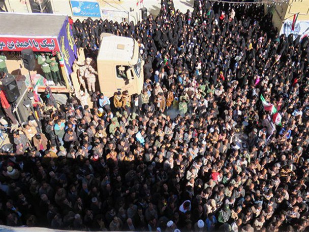 عکس: حضور با بصیرت در استقبال از شاهدان بصیر در صفاشهر