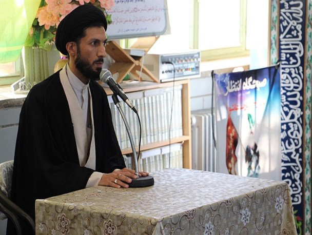 ایستادگی در برابر استکبار وظیفه ماست