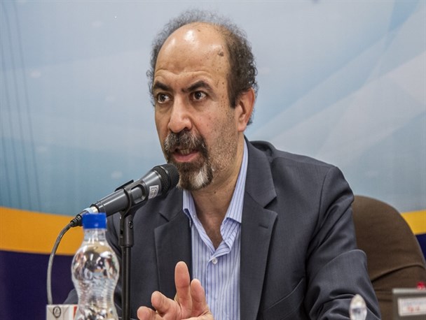 مسایل مطرح شده در خصوص افزایش مالیات ها ناشی از بیسوادی افراد است! / دولت ۱۸۰ میلیارد به مترو تبریز تزریق کرده است