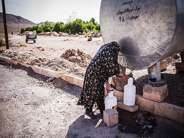 آب رسانی سیار به 300 روستای بحران زده یزد / تا پایان سال 14 مجتمع آبرسانی به بهره‌برداری می‌رسد