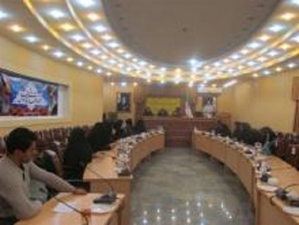تجلیل از چهره های موفق بانوان در ایام دهه فجر