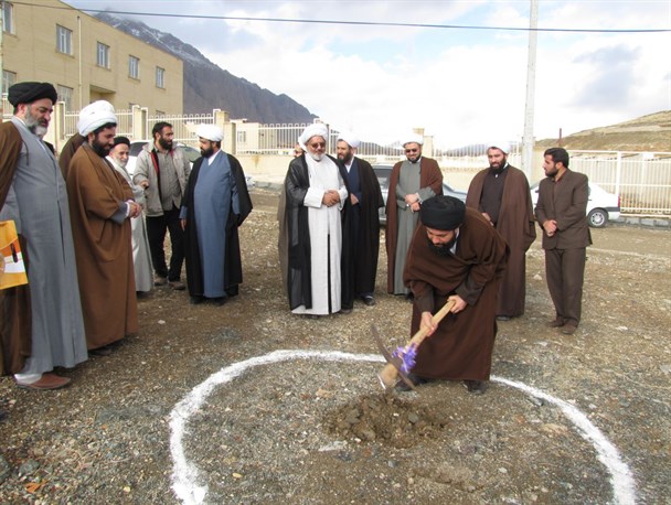 مراسم کلنگ زنی ساختمان جدید حوزه علمیه خواهران در هرسین+ تصاویر