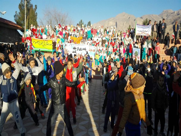 همایش پیاده روی از خانه تا مدرسه درآباده طشک برگزار شد
