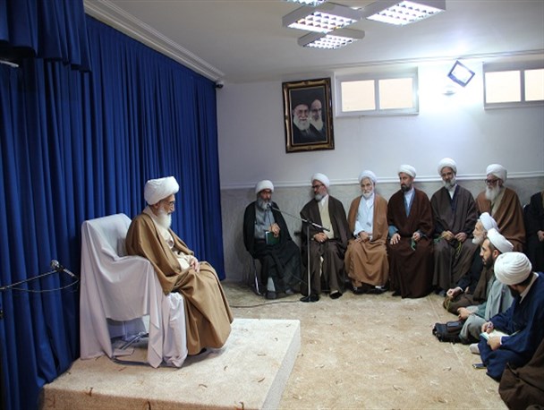 دیدار جمعی از طلاب و فضلای حوزه علمیه با آیت الله نوری همدانی