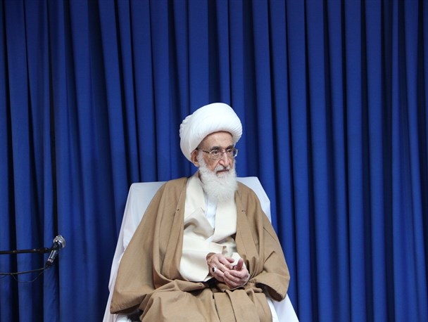 مراقب باشیم دشمن ما را با برخی مسائل فرعی سرگرم نسازد