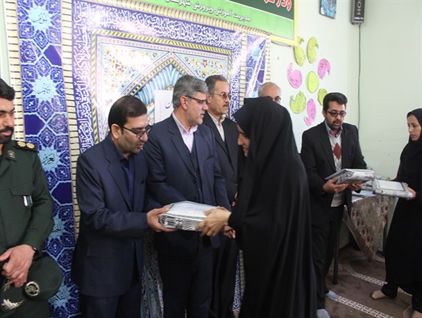 تجلیل از 34 آموزشیار ساعی و موفق نهضت سوادآموزی شهرستان خلیل آباد