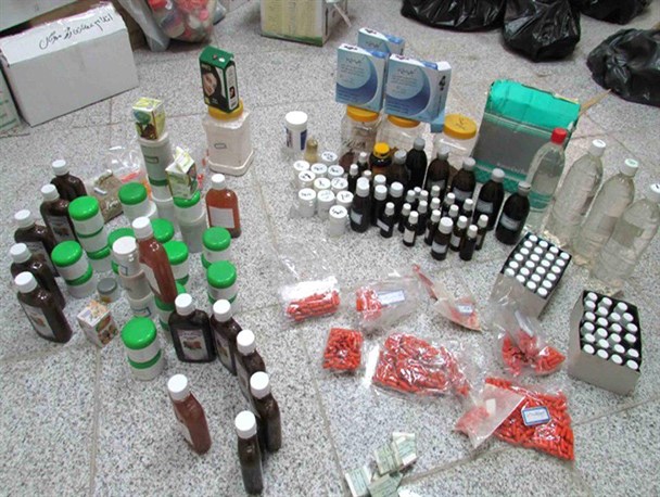 کشف داروهای غیرمجاز و قاچاق در یک عطاری