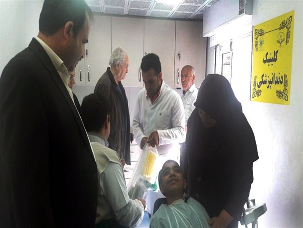 ارائه خدمات رایگان دندانپزشکی به معلولان مرکز مهرآوران زاهدان