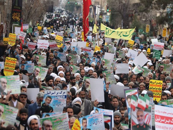 راهپیمایی مردم قم در حمایت از پاسداران اسلام