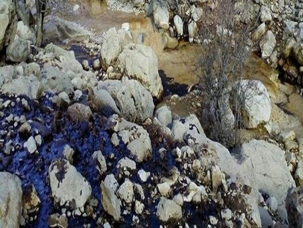 ۴۰ سال زندگی با طعم نفت در میانکوه/ آب منطقه "سرخون" دچار آلودگی شده است