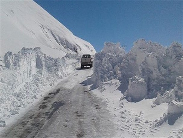 راه ارتباطی ۲۴۰ روستای لرستان همچنان مسدود است/ ظرفیت بخش خصوصی به کار گرفته شد