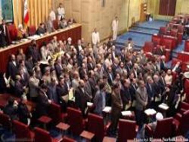 امضا کننده ی نامه ی جام زهر به رهبرانقلاب در جشن انقلاب قروه درجزین چه می کند؟