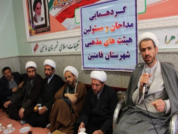 شعارها و افکار حضرت امام(ره) نباید در جامعه کمرنگ شود