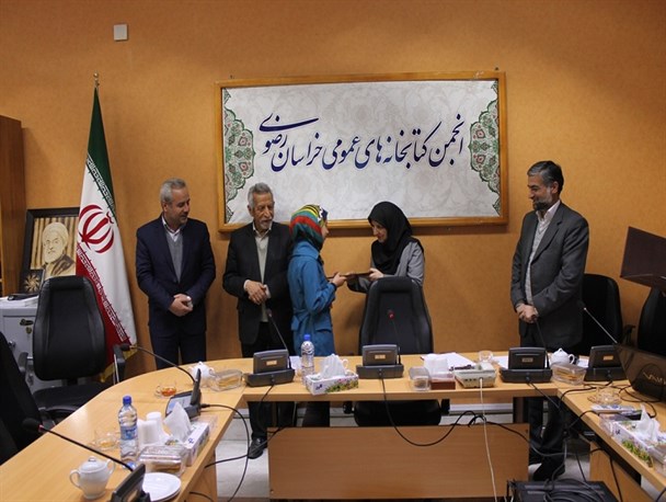 یک شهروند خلیل آبادی به عنوان کتابخوان برتر خراسان رضوی انتخاب شد
