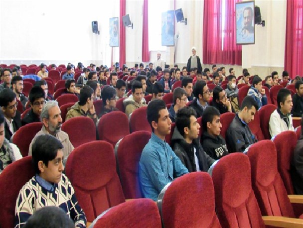 جشن تکلیف سیاسی دانش آموزان شاهین شهری برگزار شد