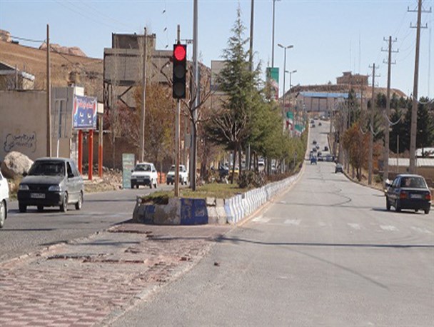 تنها چراغ راهنمای اردکان قرمز نمی شود!