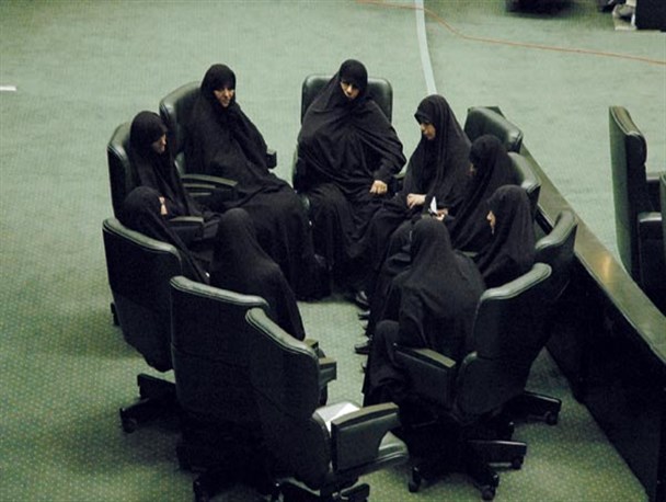 حضور زنان درجامعه نمایانگر احساس مسئولیت این قشر است