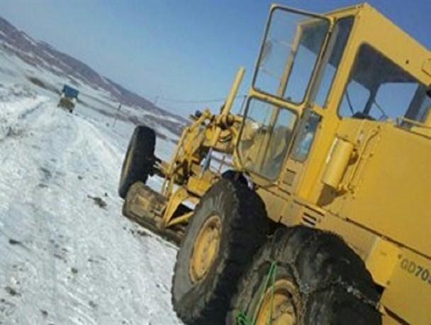 برف‌روبی بیش از 250 کیلومتر راه عشایری پارس‌آباد