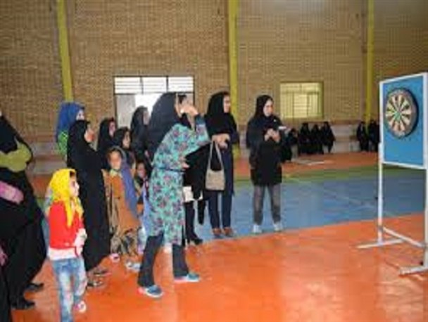 مسابقات طناب کشی و دارت بانوان در شهرستان زابل برگزار شد