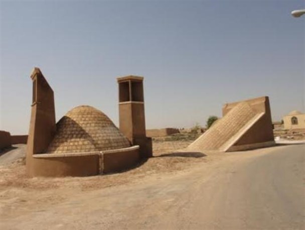 «عزآباد»؛ روستایی 800 ساله در دل کویر
